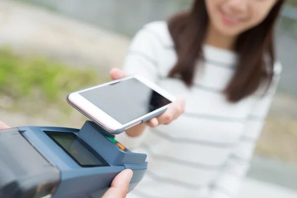 Customer paying  by cellphone — Stock Photo, Image