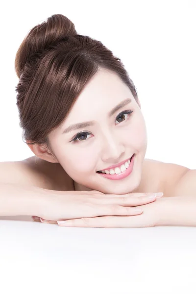 Encantadora mujer asiática Sonriendo — Foto de Stock