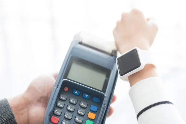 Customer paying  by smart watch — Stock Photo, Image