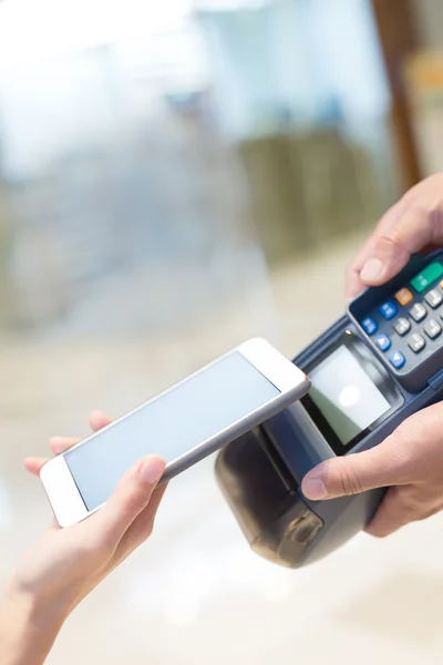 Customer paying  by cellphone — Stock Photo, Image