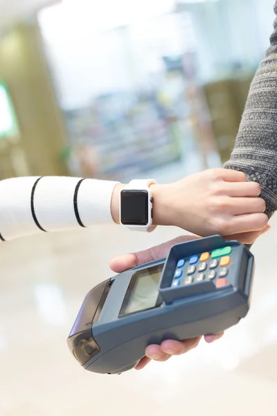 Customer paying  by smart watch — Stock Photo, Image