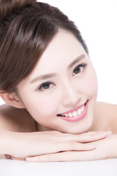 Encantadora mujer asiática Sonriendo — Foto de Stock