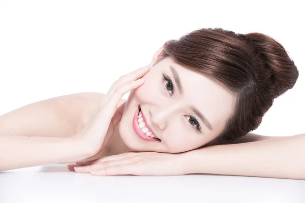 Encantadora mujer asiática Sonriendo — Foto de Stock