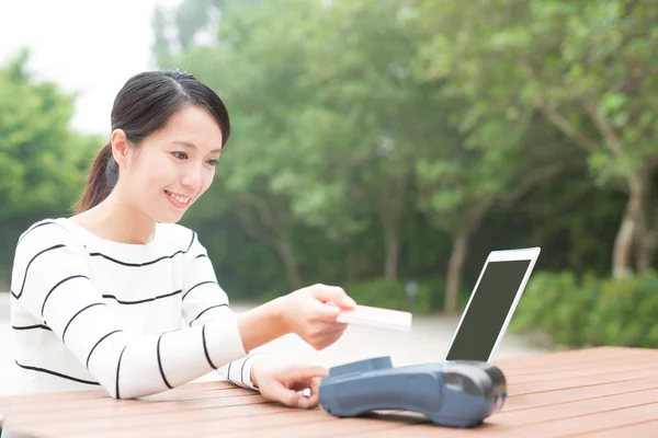 Happy Young Woman Shopping Paying Internet Credit Card — Stock Photo, Image