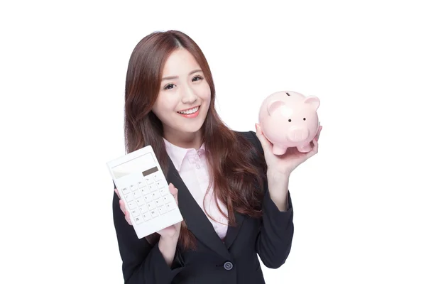 Affärskvinna hålla miniräknare och piggy — Stockfoto