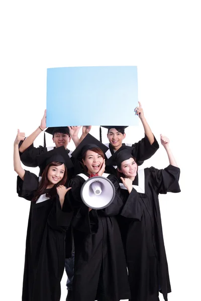 Feliz alunos graduados show outdoor — Fotografia de Stock