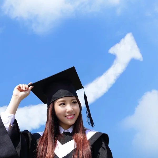 Estudante de graduação olhando para cima — Fotografia de Stock