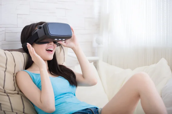 Woman using VR headset glasses — Stock Photo, Image