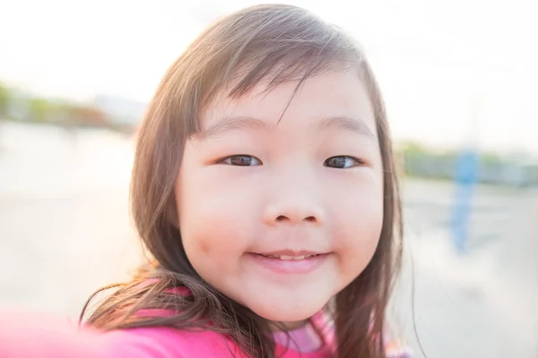 Asiatiska barn leende — Stockfoto