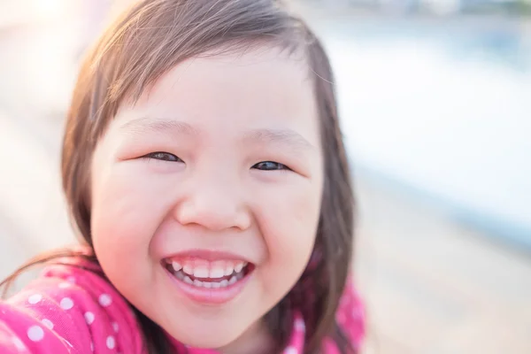 Asiático niño sonriendo — Foto de Stock