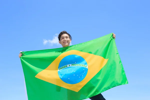 Mann mit brasilianischer Flagge — Stockfoto