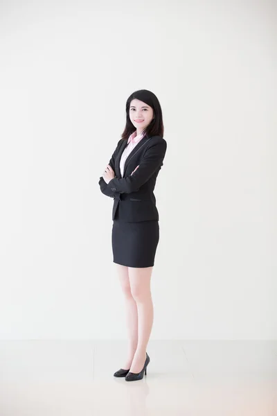 Biznes kobieta stojąc — Zdjęcie stockowe