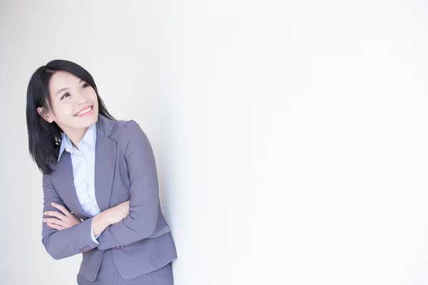 Geschäftsfrau schaut sich etwas an — Stockfoto