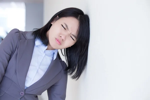 Mujer de negocios pensamiento infeliz —  Fotos de Stock