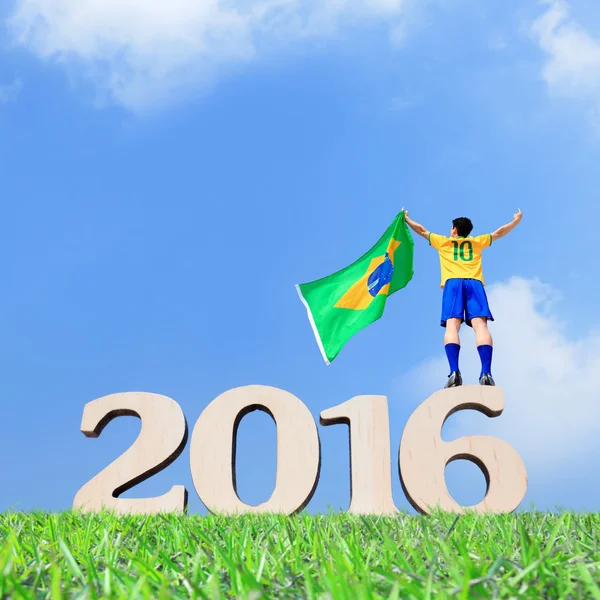 Hombre excitado con bandera brasileña — Foto de Stock