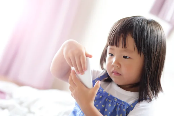 Girl using  tablet pc — Stock Photo, Image