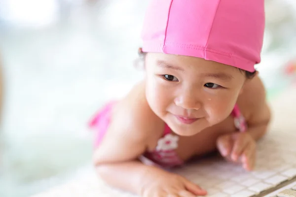 Schattig meisje dragen badpak — Stockfoto