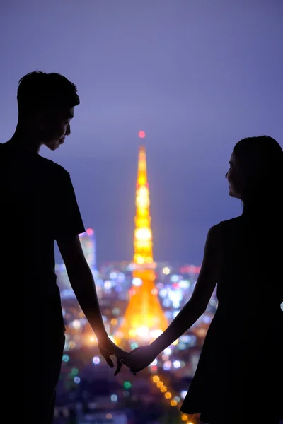 Silhouettes d'amoureux romantiques — Photo