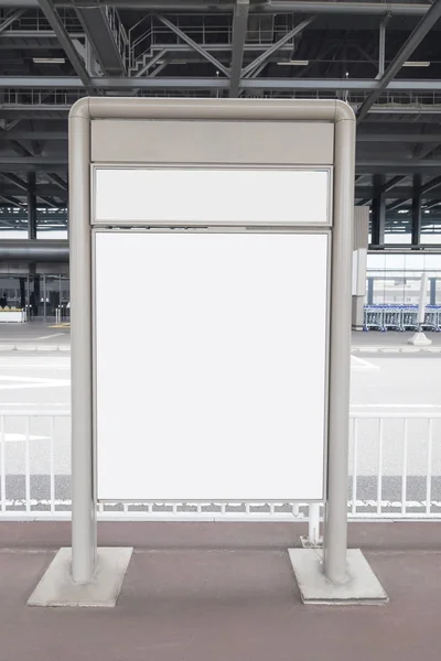 Leeg reclamebord in luchthaven — Stockfoto