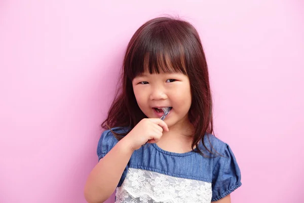 Little girl brushing  teeth — Stock Photo, Image