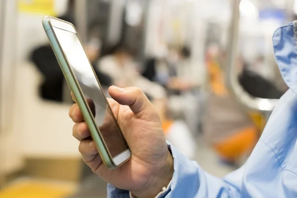 Hombre de negocios usando el teléfono inteligente — Foto de Stock