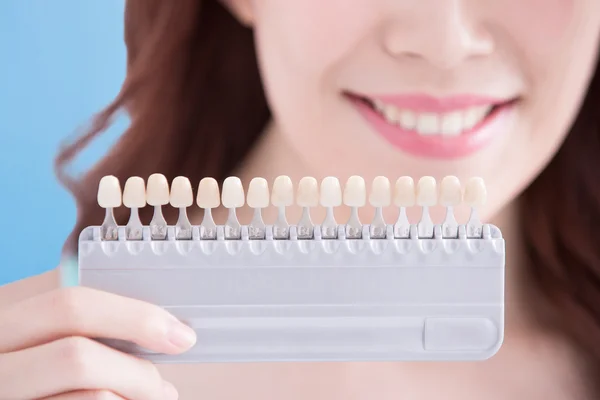 Young woman with  teeth sample — Stock Photo, Image