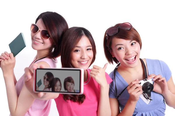 Asiatiska tonåringar tar selfie — Stockfoto