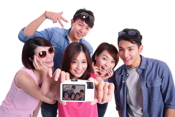 Glada tonåringar som tar selfie — Stockfoto