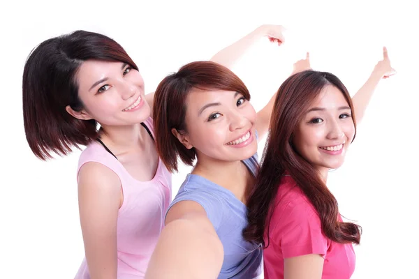 Mujeres tomando selfie mostrando algo — Foto de Stock