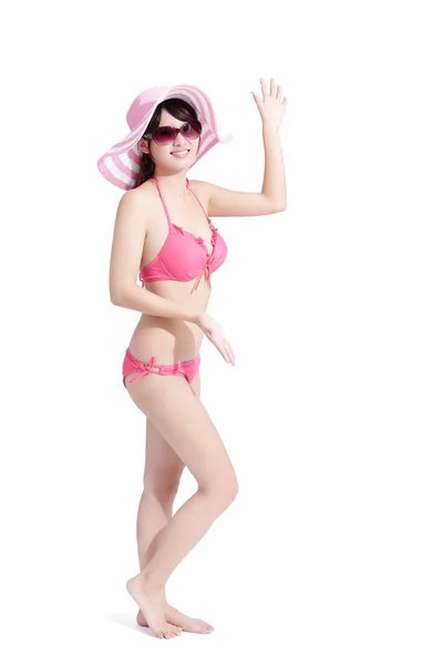 Vacker kvinna i bikini poserar — Stockfoto