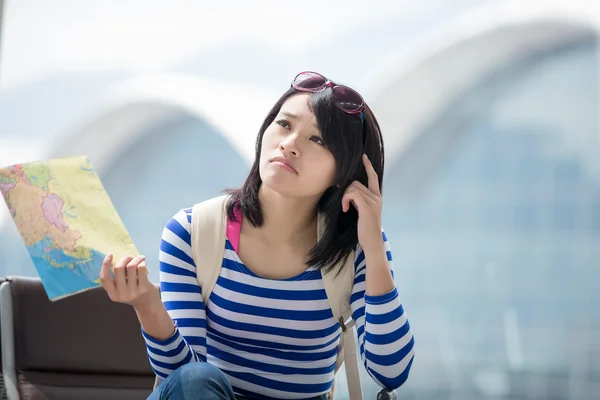 Woman holding  map and thinking — Stock Photo, Image
