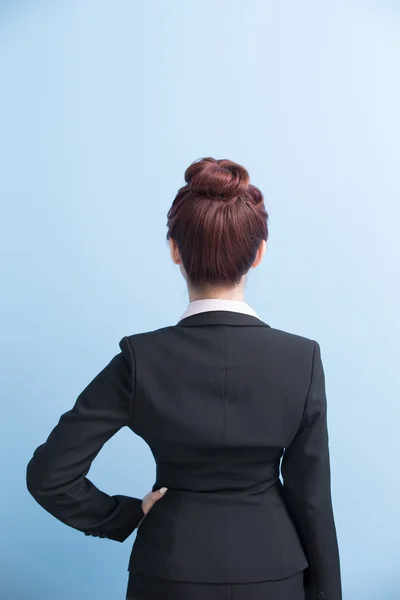 비즈니스 여자 서 있는 — 스톡 사진