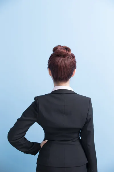 Mujer de negocios de pie — Foto de Stock