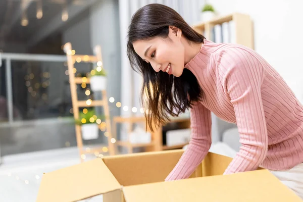 Fast Post Shipment Service Concept Excited Asian Young Woman Open — Stock Photo, Image