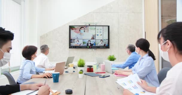El trabajo en equipo tiene una reunión de negocios — Vídeos de Stock
