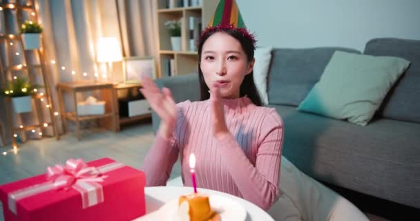 Woman celebrating birthday online — Stock Video