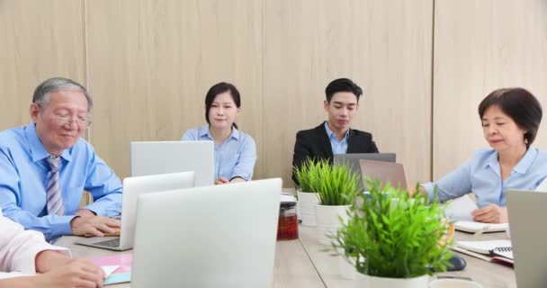 Webkonferenzen im Büro — Stockvideo