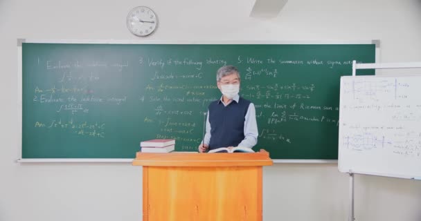 Professeur principal enseignant en ligne — Video