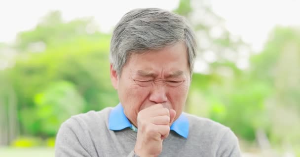마스크로 기침하는 노인 — 비디오