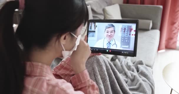 Conceito de telemedicina com tablet — Vídeo de Stock