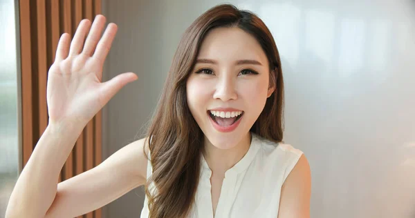 Asiático Joven Mujer Vídeo Chat Con Amigos Con Webcam —  Fotos de Stock