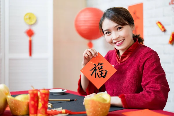 Asiatisches Mädchen Begrüßt Glückliches Chinesisches Neues Jahr Mit Wort Das — Stockfoto