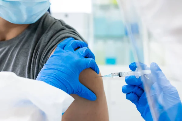 Close Asian Doctor Giving Patient Vaccination Injection Hospital — Stock Photo, Image