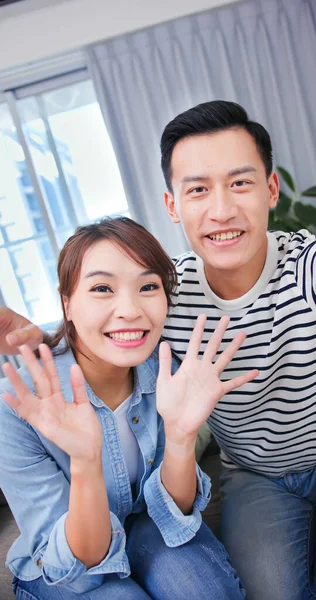 Vertical Video Asian Couple Chat Friend Happily — Stock Photo, Image