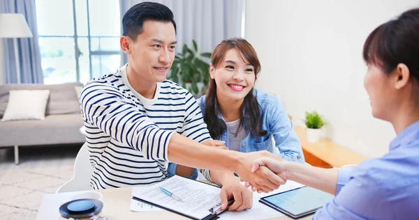 Young Asian Couple Sign Contract Buying House Shake Hands — Stock Photo, Image