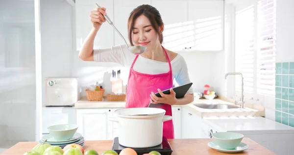 Asian Prettey Housewife Smell Soup Hold Tablet Her Hand — Stock Photo, Image