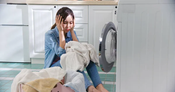 Mulher Asiática Estava Cansada Devido Muito Trabalho Doméstico — Fotografia de Stock
