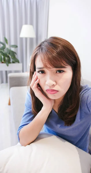 Asian Female Patient Has Video Chat Her Psychologist — Stock Photo, Image