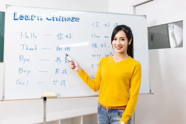Asiático Mujer Profesora Enseñar Chino Idioma Para Extranjero Línea Través — Foto de Stock