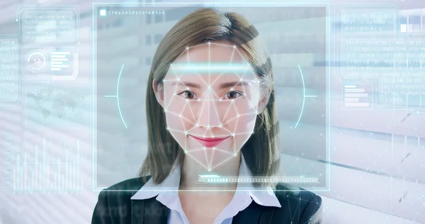 Koncept För Ansiktsigenkänningssystem Futuristisk Och Teknologisk Skanning Asiatisk Affärskvinna Ler — Stockfoto